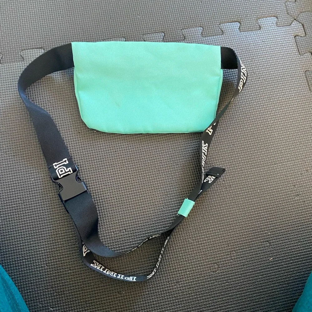 VS Pink crossbody bag - Picture 3 of 5